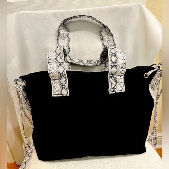 signature A Handbags - Black/white canvas tote bag Signature club A